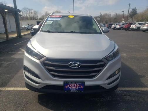 Silver 2016 Hyundai TUCSON SE