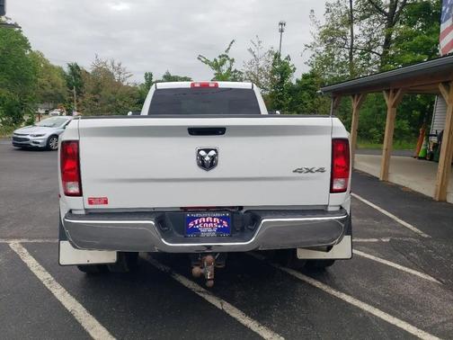 White 2016 RAM 3500 4WD Reg Cab 140.5'' Tradesman