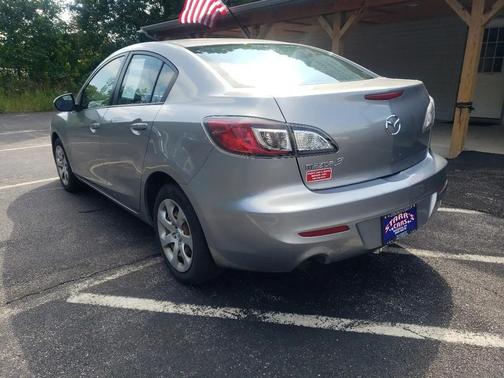 Gray 2013 Mazda Mazda3 i SV