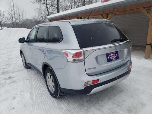2015 Mitsubishi Outlander ES