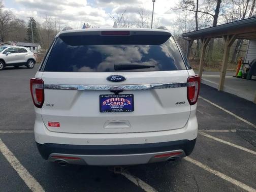 White 2016 Ford Explorer XLT