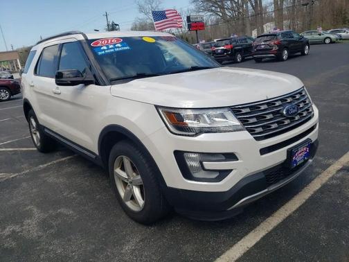White 2016 Ford Explorer XLT