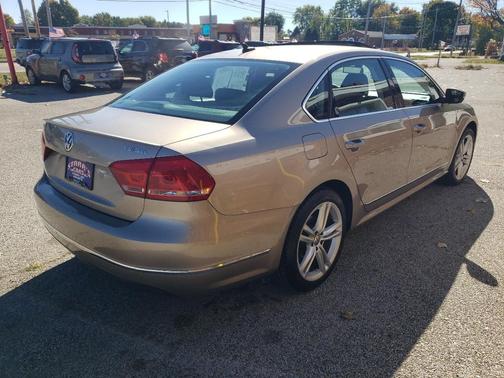 2015 Volkswagen Passat 1.8T Auto SEL Premium