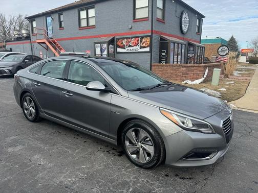 2017 Hyundai SONATA Hybrid Limited