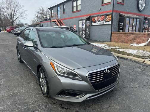 2017 Hyundai SONATA Hybrid Limited