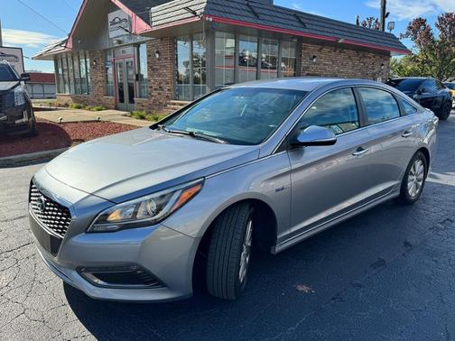 2017 Hyundai SONATA Hybrid SE