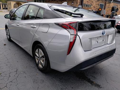 2016 Toyota Prius Three Touring
