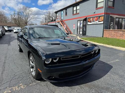 Pitch Black Clearcoat 2016 Dodge Challenger SXT