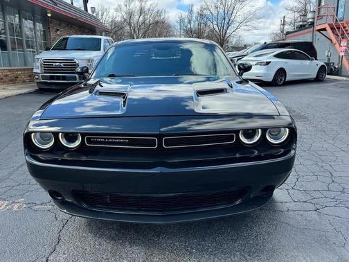 Pitch Black Clearcoat 2016 Dodge Challenger SXT