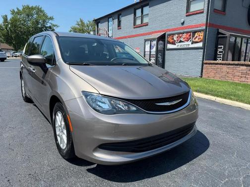 Molten Silver 2017 Chrysler Pacifica Touring