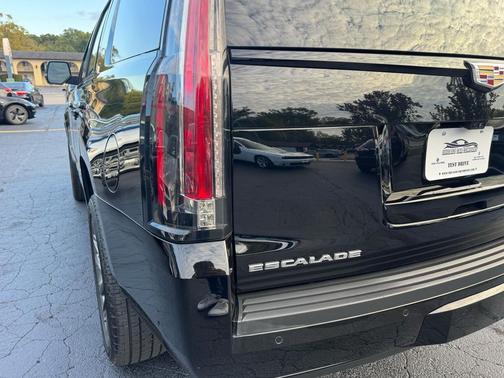 2020 Cadillac Escalade Premium Luxury