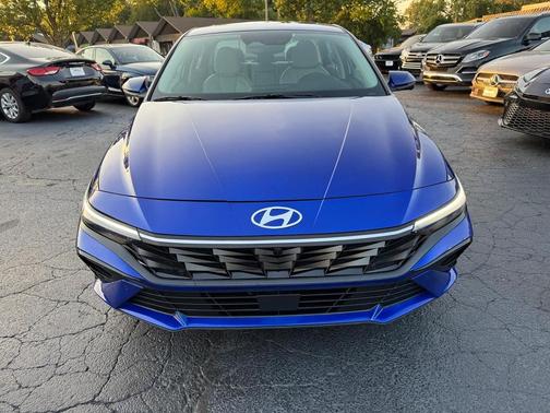2024 Hyundai ELANTRA Limited