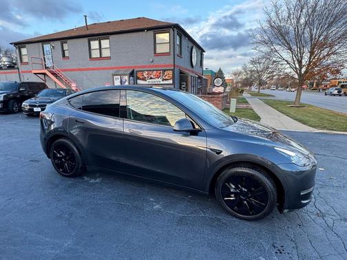 2024 Tesla Model Y Long Range Dual Motor All-Wheel Drive