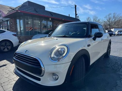 Gold 2018 MINI Hardtop Cooper
