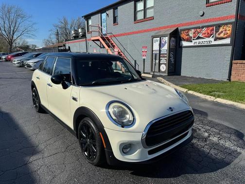 Gold 2018 MINI Hardtop Cooper