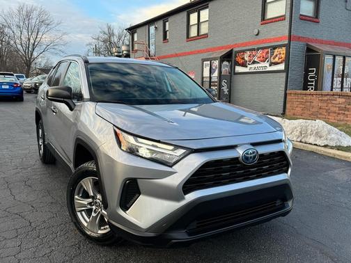 2024 Toyota RAV4 Hybrid LE