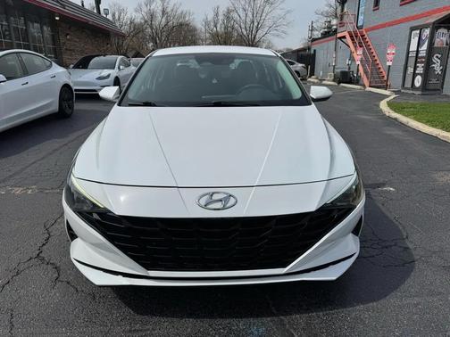 Quartz White 2021 Hyundai ELANTRA SE