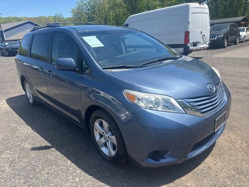 Shoreline Mist 2017 Toyota Sienna LE