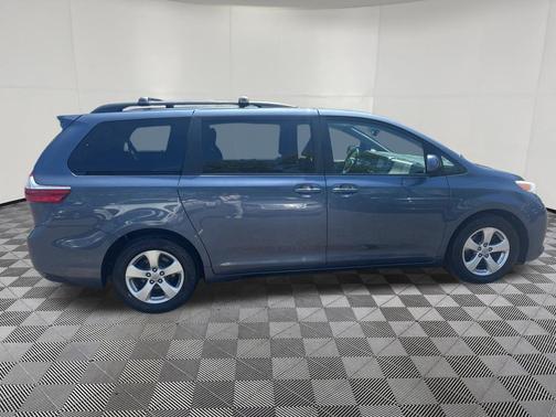 Shoreline Mist 2017 Toyota Sienna LE