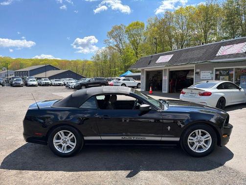 Black 2014 Ford Mustang V6