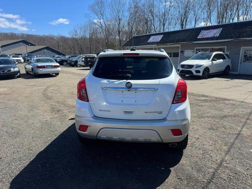 White Pearl Tricoat 2016 Buick Encore Base