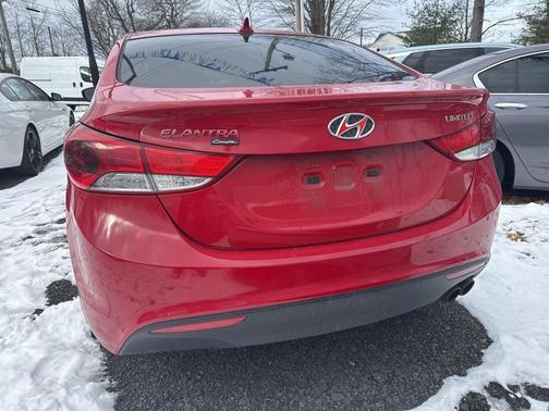 2013 Hyundai ELANTRA SE