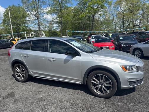 2015 Volvo V60 Cross Country T5