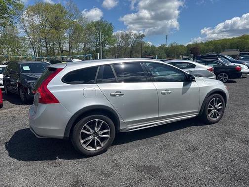 2015 Volvo V60 Cross Country T5