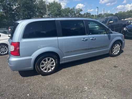 2013 Chrysler Town & Country Touring