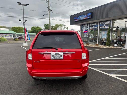 Red 2013 Volvo XC90 3.2