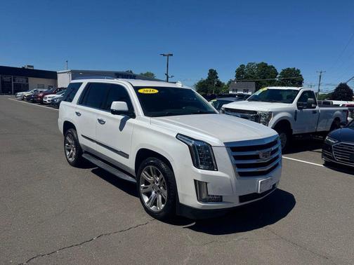 Crystal White Tricoat 2016 Cadillac Escalade Standard