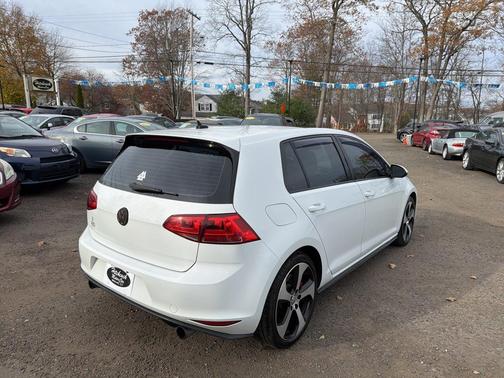 2017 Volkswagen Golf GTI 2.0T SE 4-Door