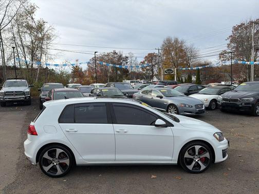 2017 Volkswagen Golf GTI 2.0T SE 4-Door