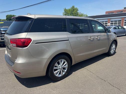 Beachwood Pearl 2017 Kia Sedona LX