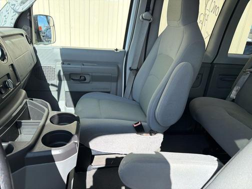 2010 Ford E350 Super Duty XLT