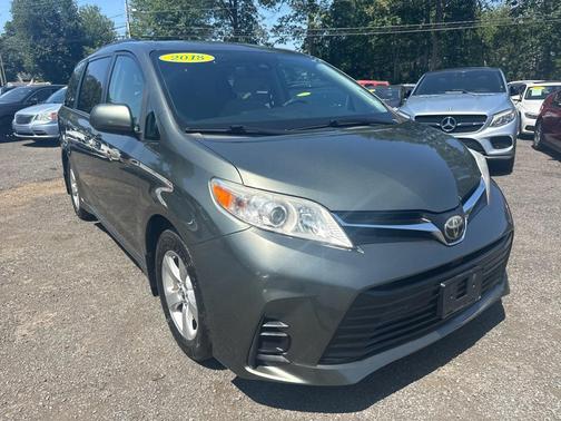 2018 Toyota Sienna LE