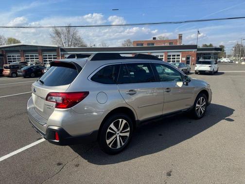 Tungsten Metallic 2018 Subaru Outback 3.6R Limited