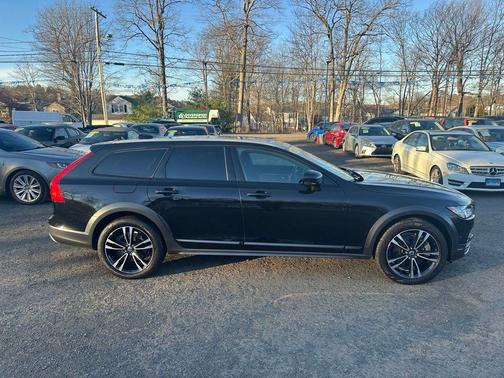 2018 Volvo V90 Cross Country T5