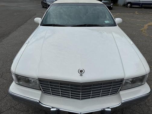 1995 Cadillac Fleetwood Standard