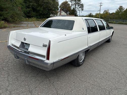 1995 Cadillac Fleetwood Standard