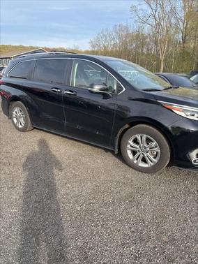 2023 Toyota Sienna Platinum 7 Passenger