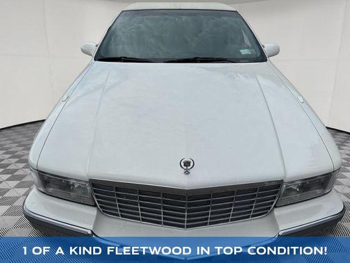 White 1995 Cadillac Fleetwood Standard