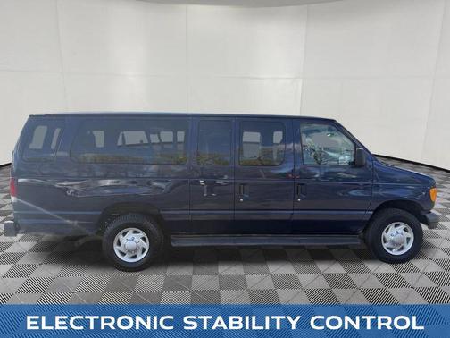 Dark Blue Pearl Clearcoat Metallic 2007 Ford E350 Super Duty XL