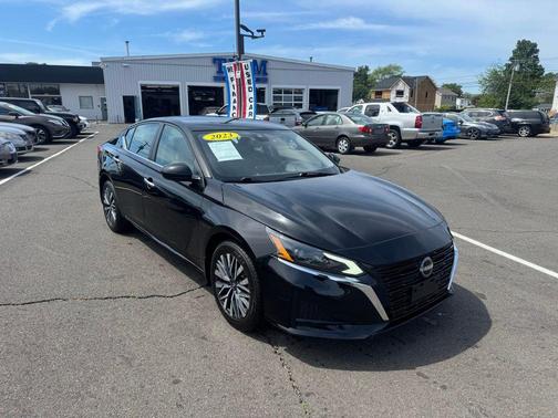 Super Black Clearcoat 2023 Nissan Altima 2.5 SV