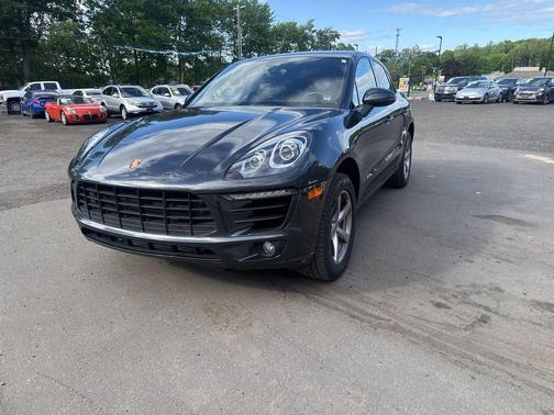 Volcano Grey Metallic 2017 Porsche Macan Macan