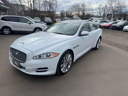 White 2013 Jaguar XJ Base