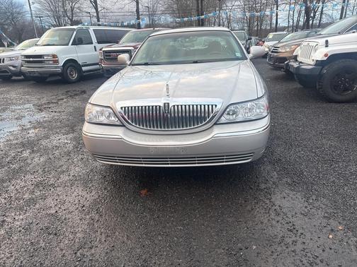 2005 Lincoln Town Car Signature