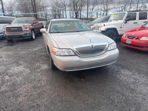 2005 Lincoln Town Car Signature