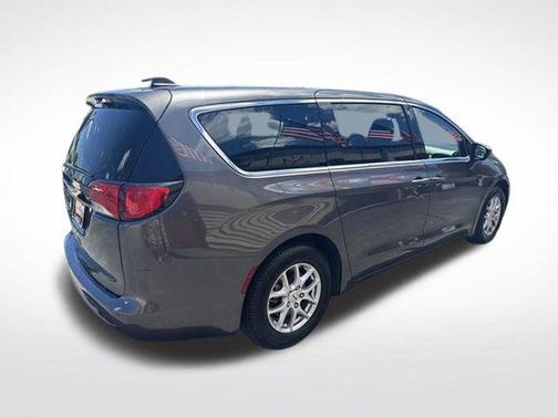 Granite Crystal Metallic Clearcoat 2023 Chrysler Voyager LX
