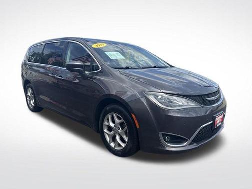Granite Crystal Metallic Clearcoat 2019 Chrysler Pacifica Touring Plus